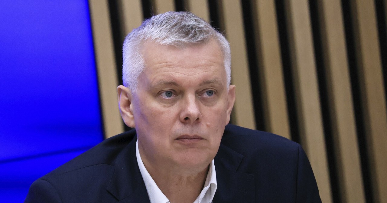 Siemoniak pokazał dokument. Kontra do słów prezydenta Nawrockiego