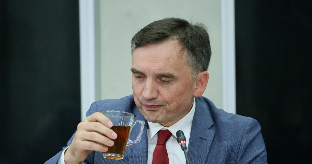 Sąd decyduje o areszcie, a Zbigniew Ziobro w tym czasie pisze na X