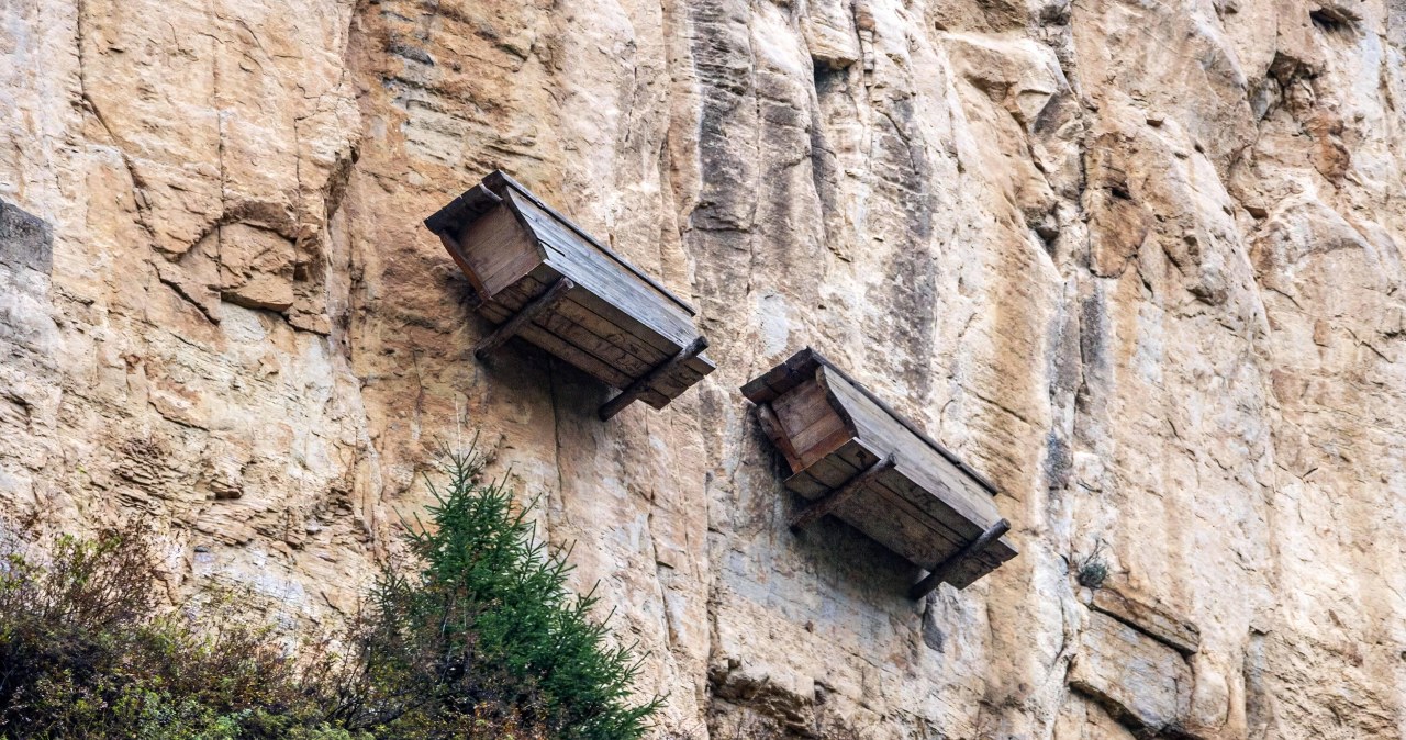 Tajemnica "wiszących trumien" w Chinach rozwiązana. Kim byli zmarli?