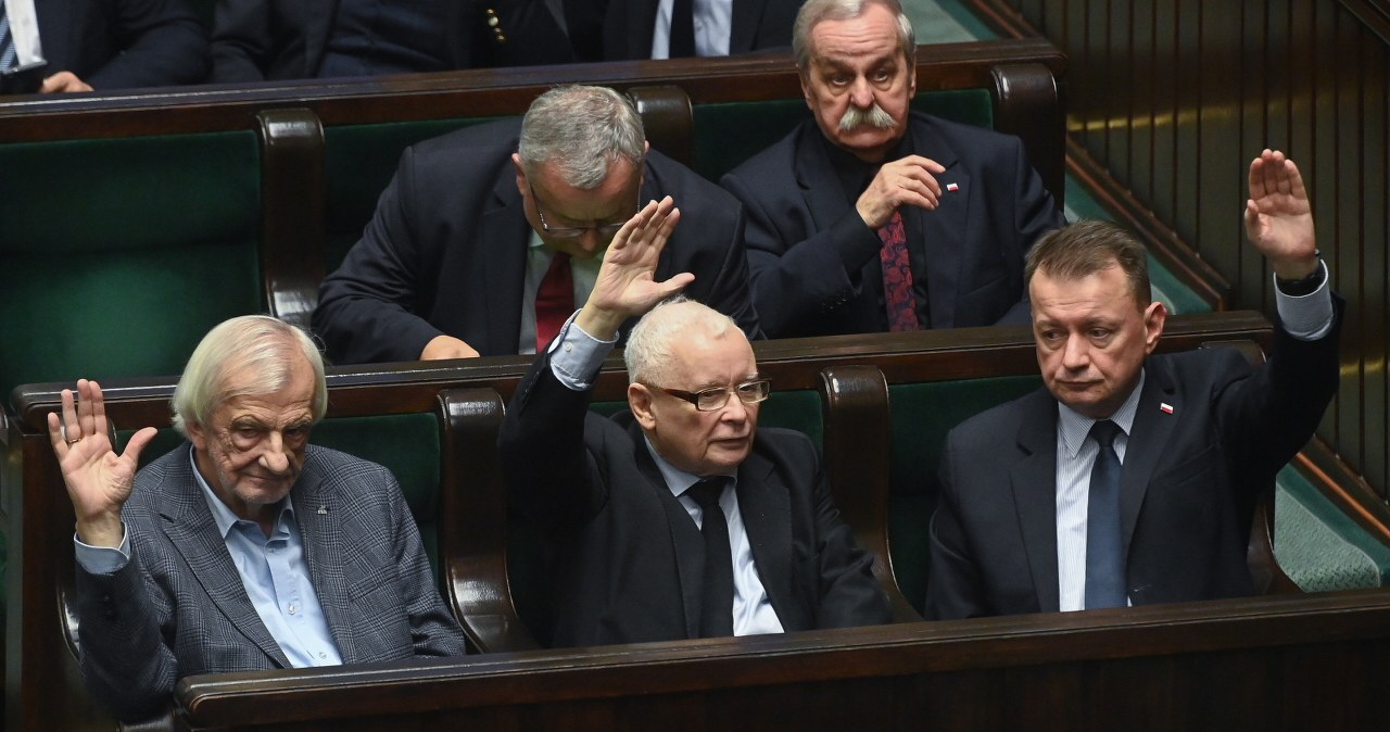 Kto za, a kto przeciw? Oto jak głosowały kluby i koła ws. weta prezydenckiego