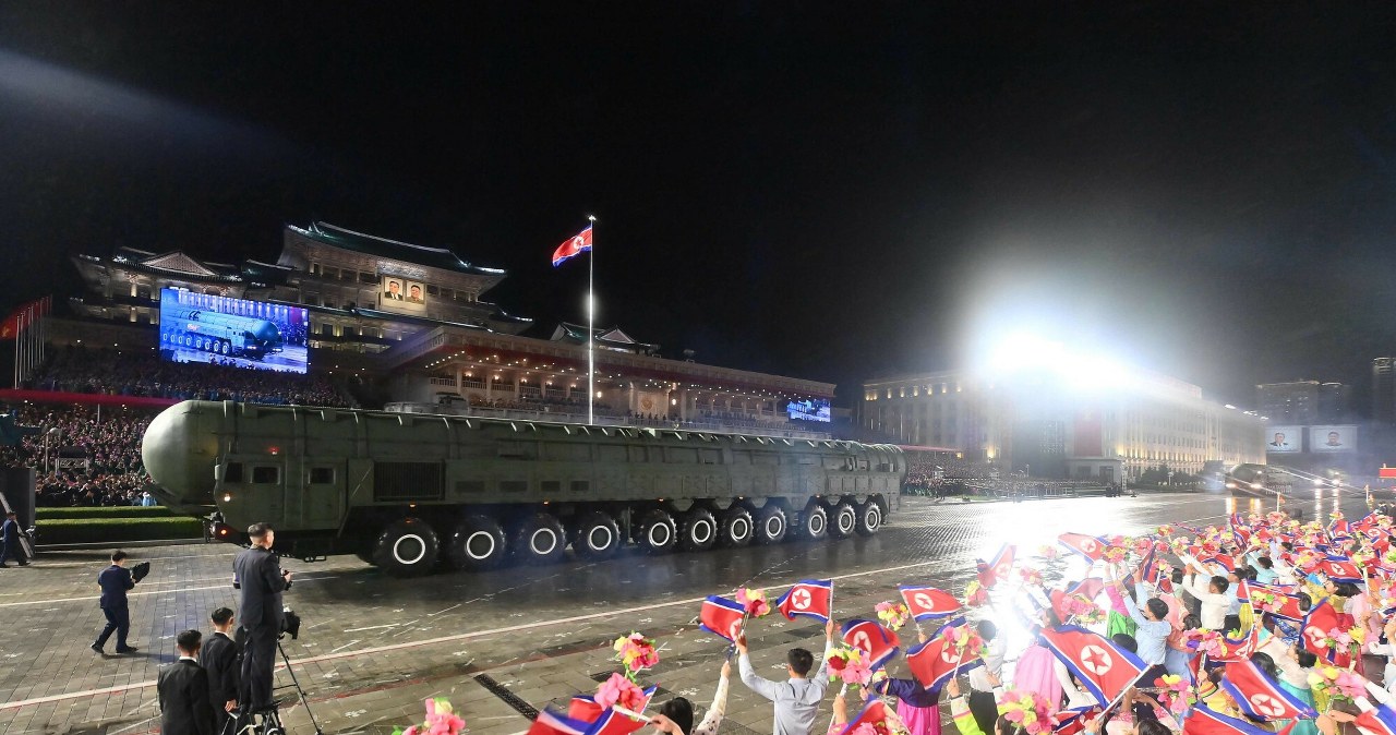 Korea Północna pręży muskuły. Zaprezentowano pocisk Hwasong-20