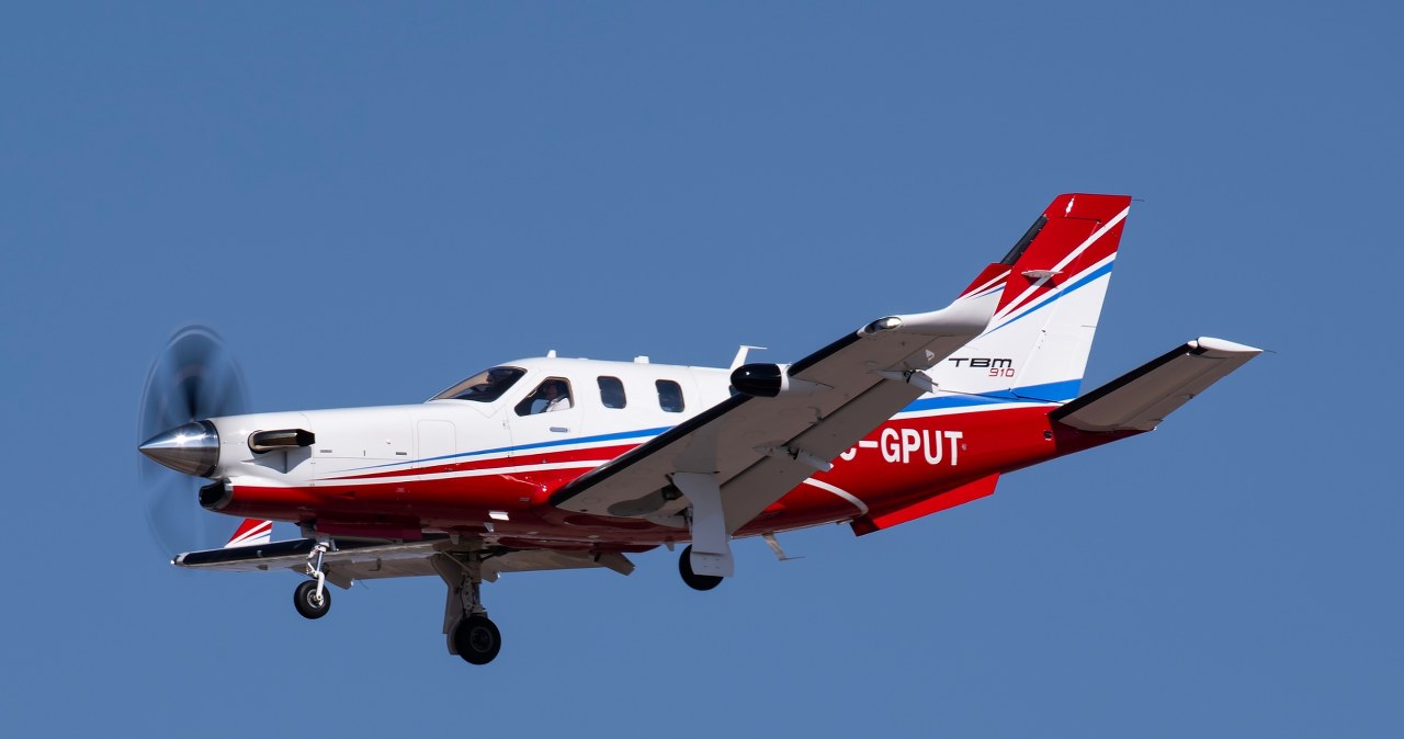 Katastrofa samolotu pod Bostonem. Maszyna runęła na autostradę