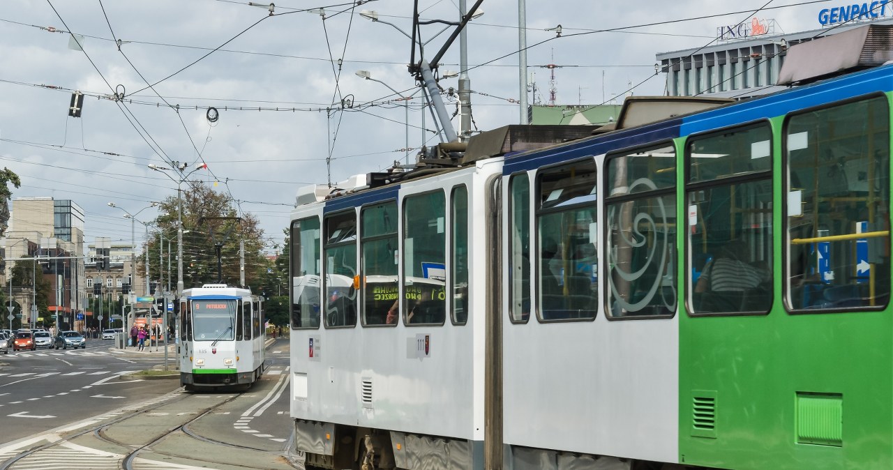 ​Tramwaj uderzył w kamienicę w Szczecinie. Trzech pasażerów w szpitalu