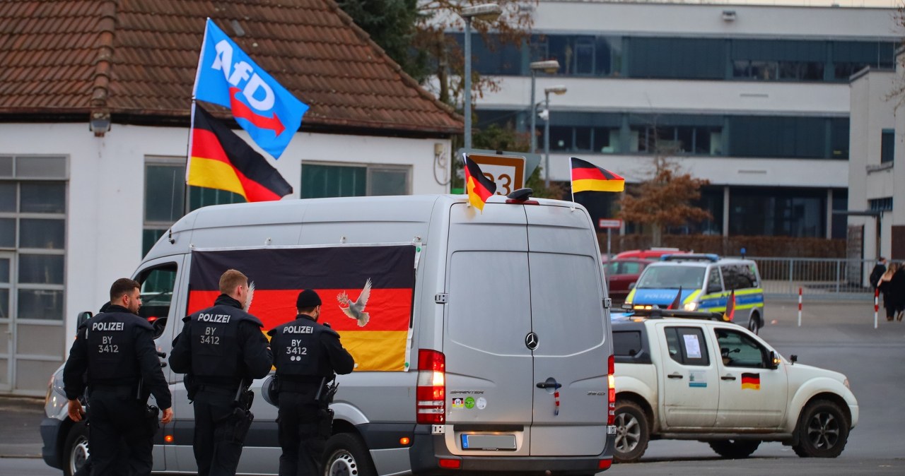 Członek AfD podpalił własny samochód i oskarżył o to lewicowy ruch
