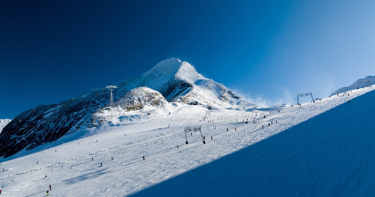 Narciarze wywołali olbrzymią lawinę w Tyrolu. Polscy ratownicy w akcji
