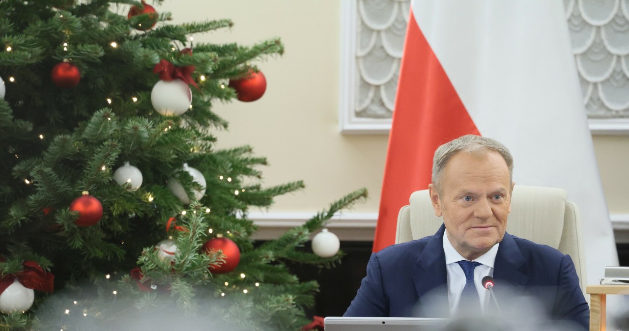 "Żadne zło nie będzie nam straszne". Tusk składa życzenia świąteczne Polakom