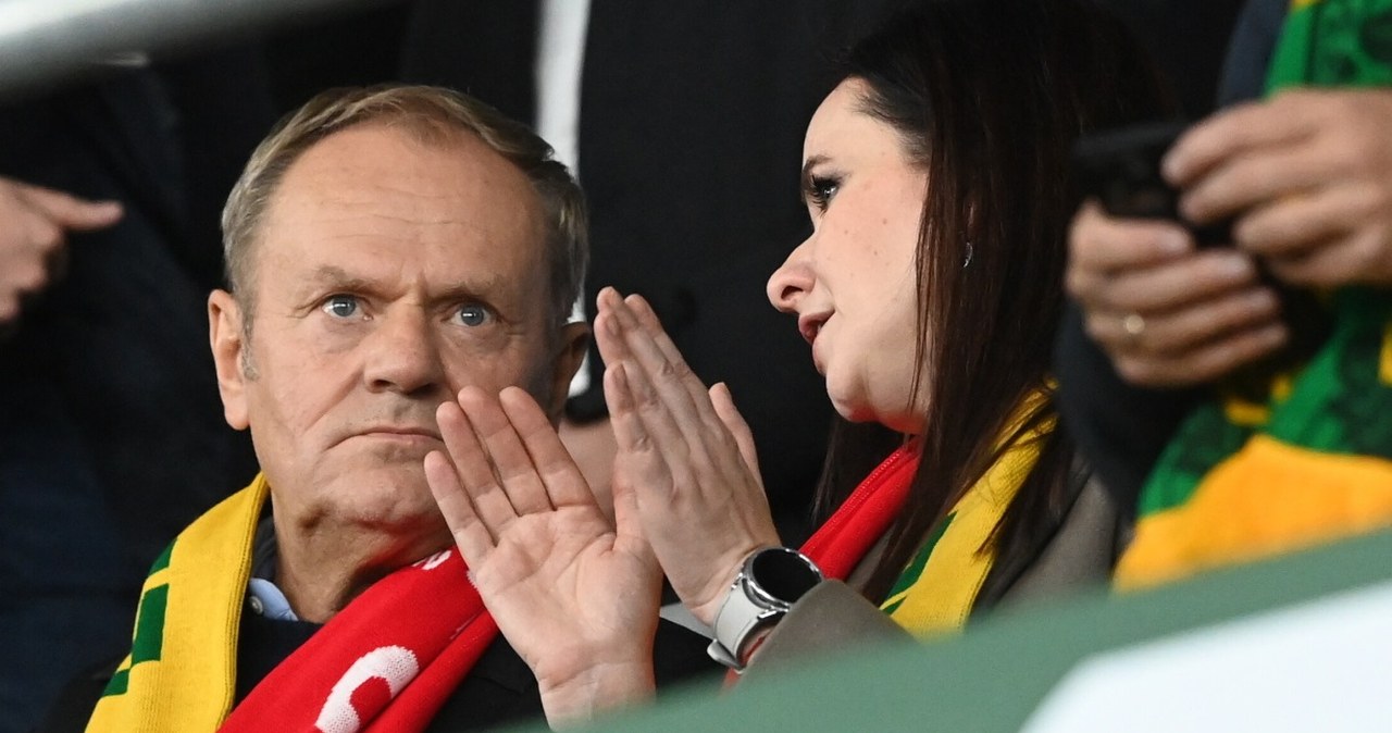 Zwyzywany przez kibiców Donald Tusk odpowiada