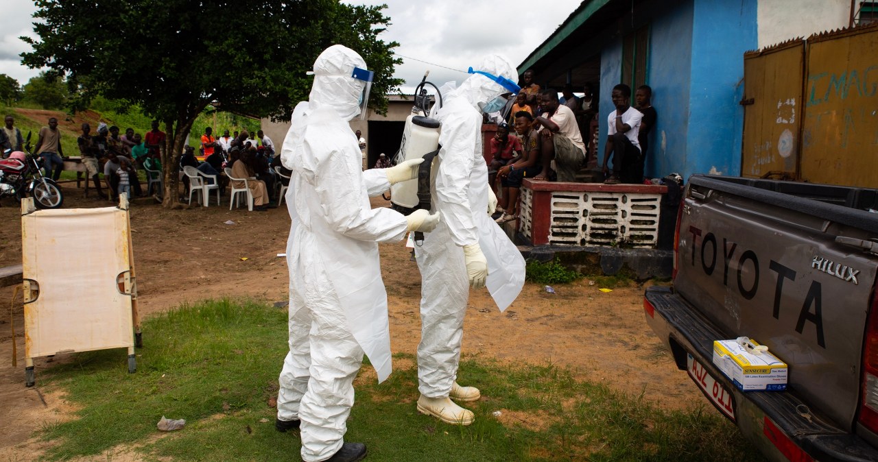 Wirus Ebola znowu zabija. Niepokój w Afryce i pilne spotkanie wysokiego szczebla