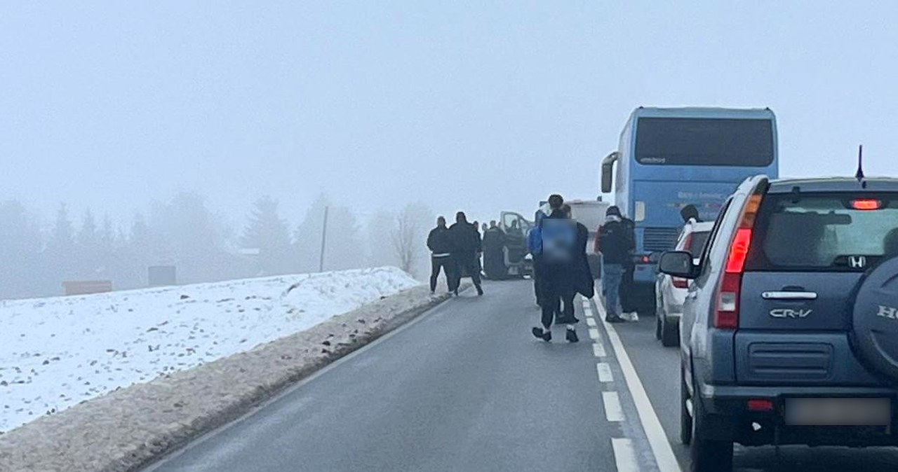 Zablokowali drogę i zaatakowali autokar z kibicami innej drużyny