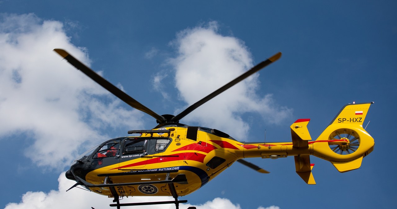 Półtoraroczne dziecko wypadło z pierwszego piętra. Wezwano LPR