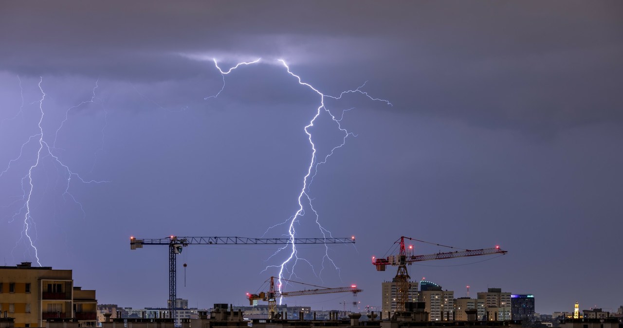Groźne burze z gradem nad Polską. Te regiony mogą ucierpieć najbardziej