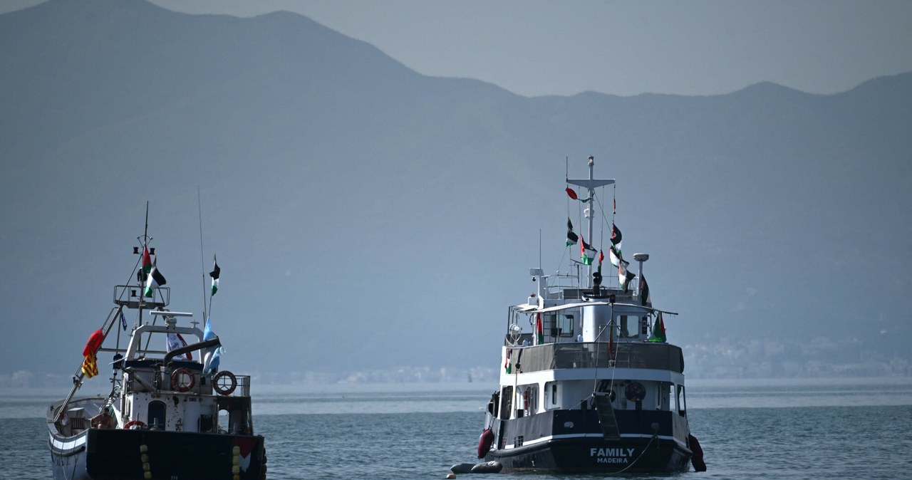 ​Flotylla płynąca z pomocą do Gazy zaatakowana. Polski poseł na pokładzie