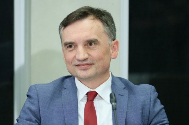 "Nie wiedzą, że wiza jest niezależna”. Ziobro komentuje cofnięcie statusu uchodźcy