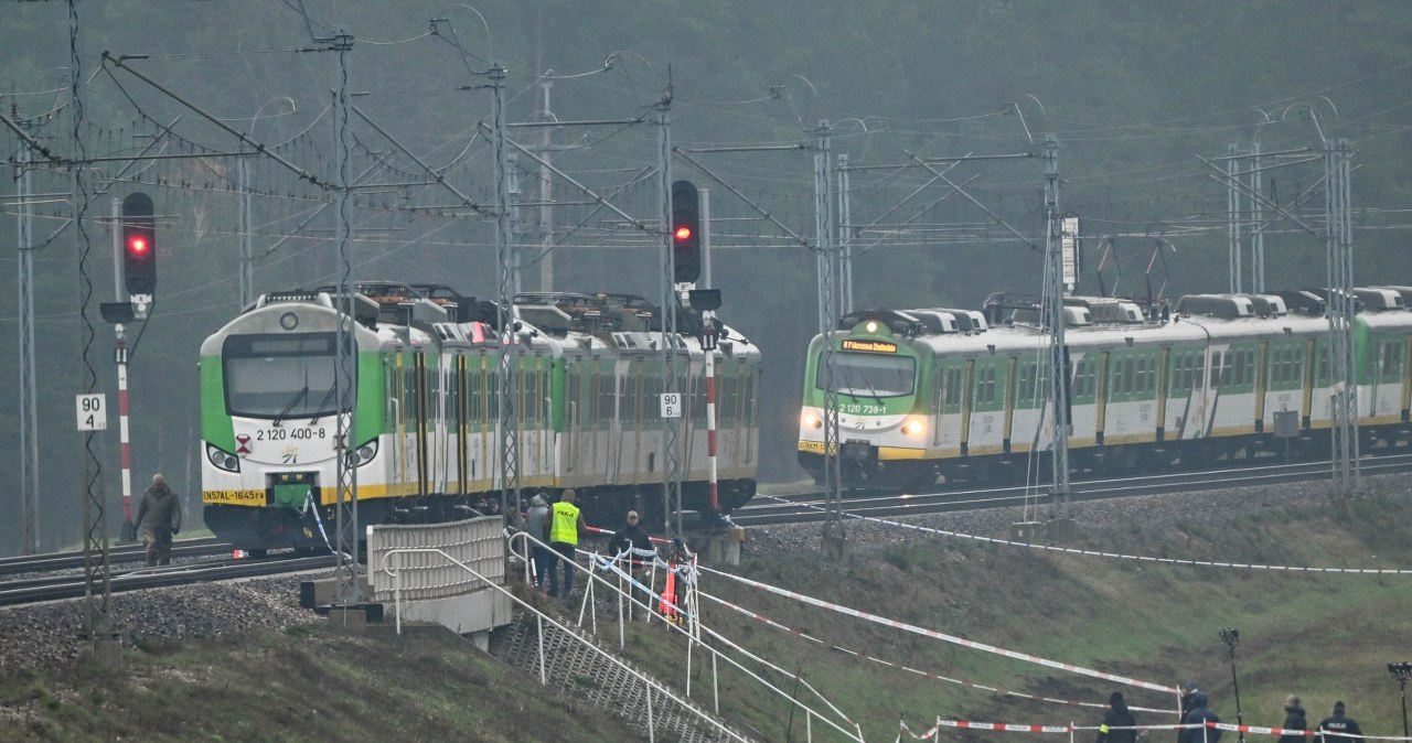 Akty dywersji na kolei. Zanim zauważono wyrwę, przez tory przejechały trzy pociągi