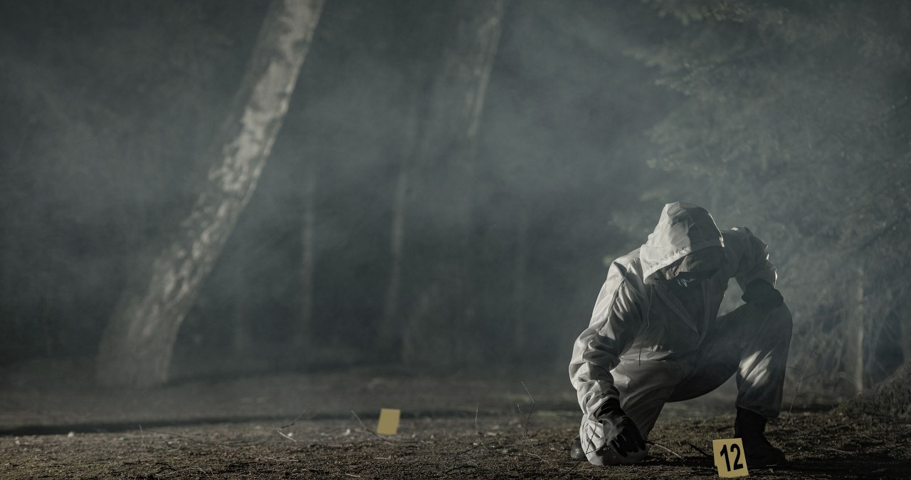 ​Podpalili kolegów na stosie z mebli. "Samo zgaśnie"
