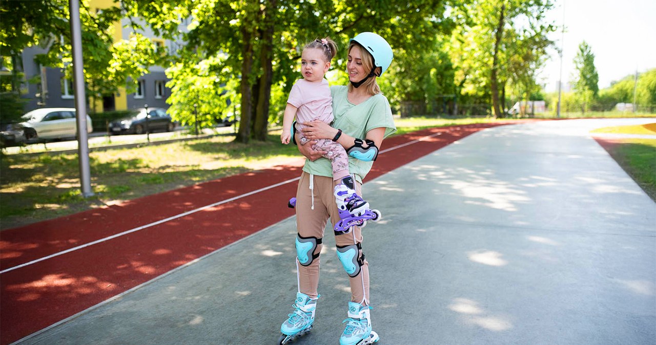 Sprzęt rekreacyjny dla dzieci i dorosłych, który zachęca do aktywności na świeżym powietrzu