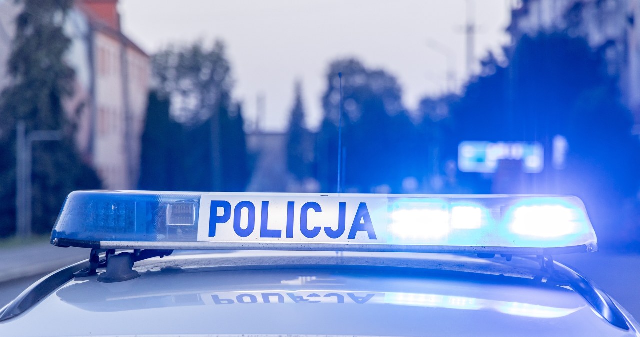 Tajemniczy wybuch w domu pod Poznaniem. Śledczy znaleźli proch i broń