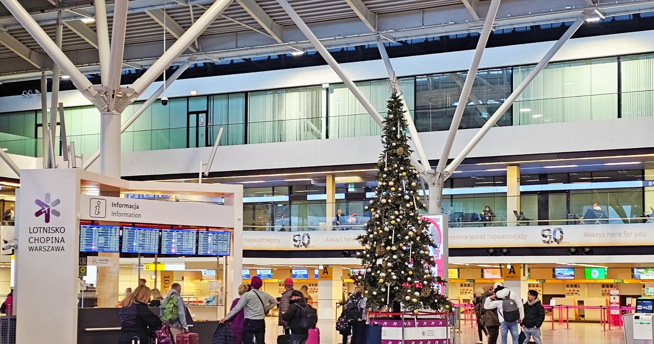 Problemy na lotniskach. Odwołane i opóźnione loty w Warszawie i Modlinie