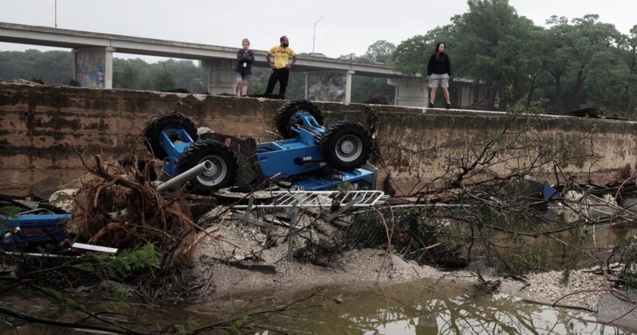 Znaleziono ciała dziewczynek. Polacy byli na zalanym obozie