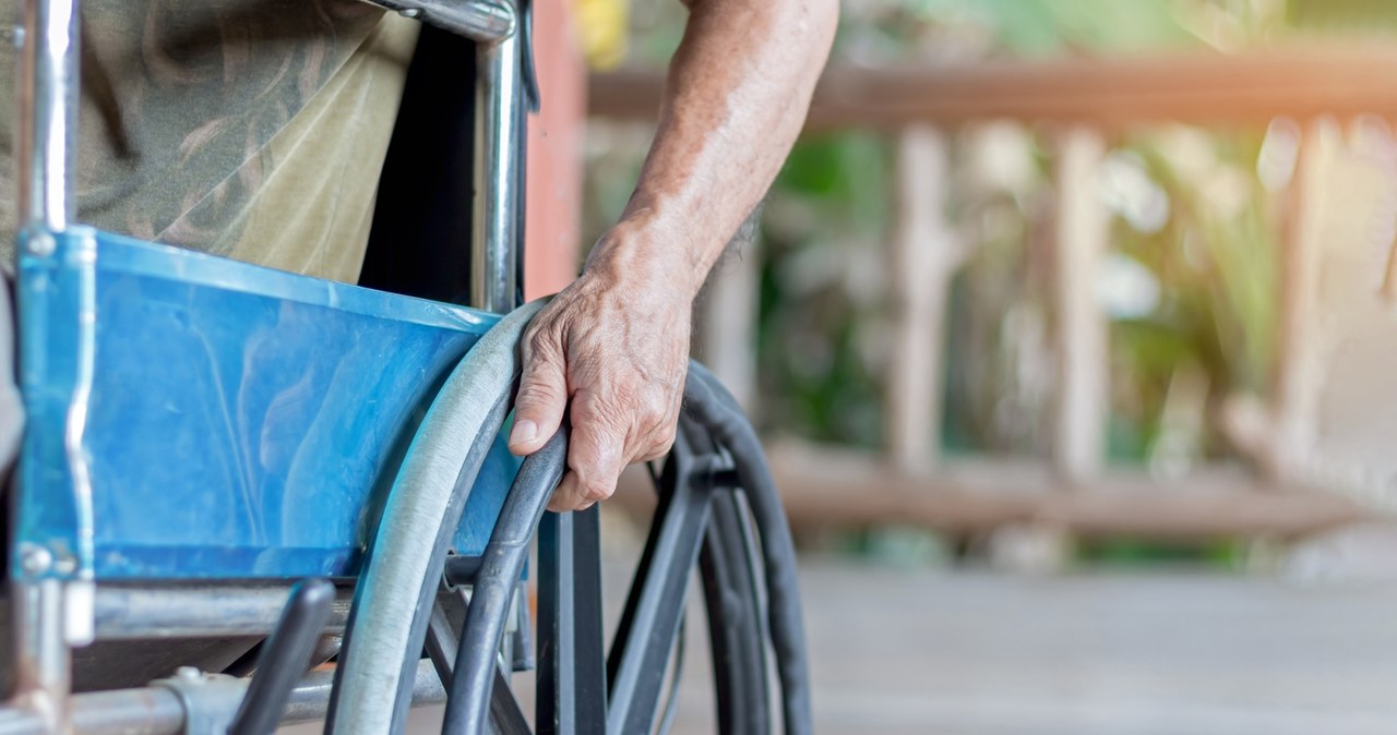 Osoby po 65. roku życia zostaną bez wsparcia? Kontrowersje wokół asystencji osobistej