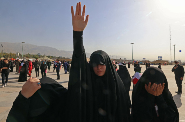 Okrzyki „zemsta, zemsta”, morze żałobników. Iran żegna najwyższego przywódcę