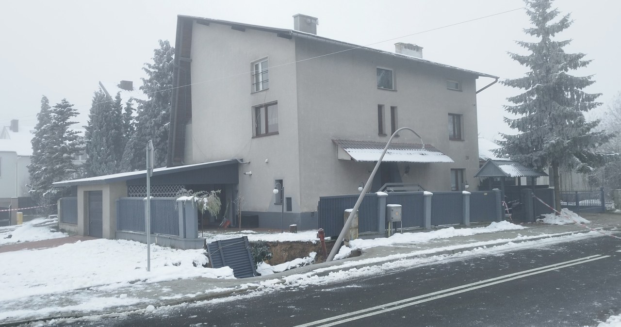 Ogromne zapadlisko w Olkuszu tuż obok domu, ewakuowano mieszkańców