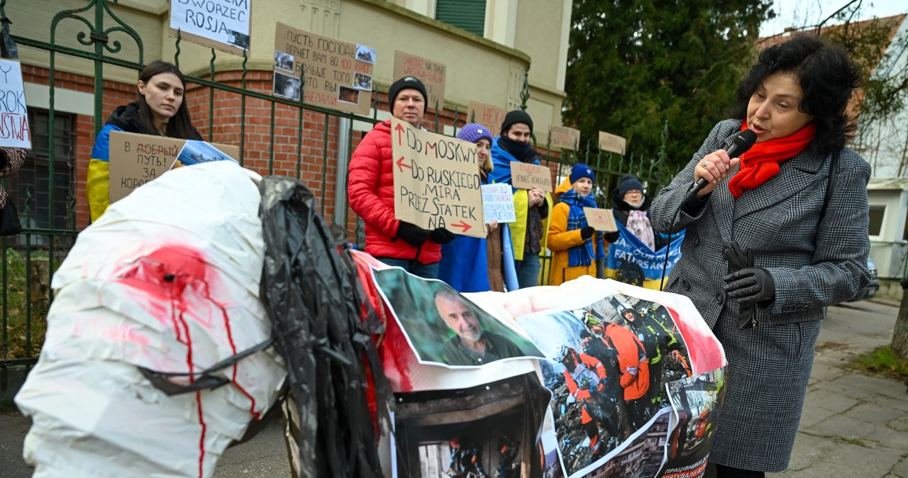 ​"Wracajcie do ruskiego mira". Konsul wychodzi tylnymi drzwiami