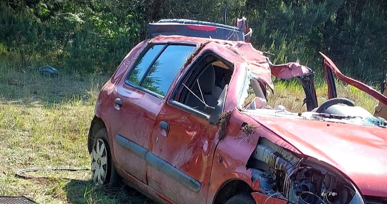 Kabriolet własnej roboty i kierowca bez uprawnień. Szokujący wypadek na Mazowszu