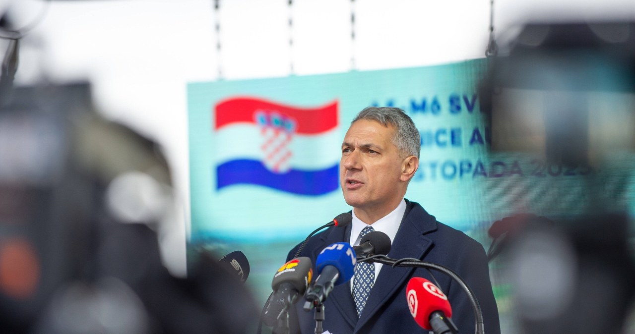 "Romowie powinni sprzątać toalety w pociągach". Oburzenie po słowach ministra