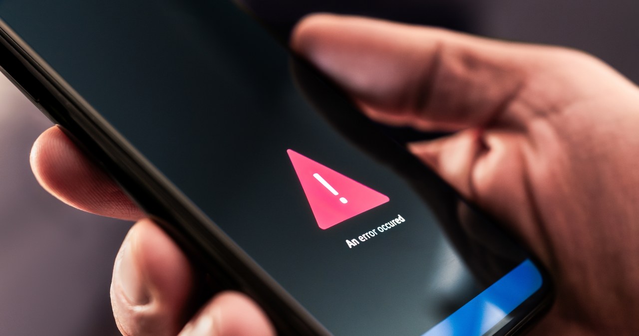 Marznący śnieg sparaliżował Play. Awaria stacji bazowych opanowana