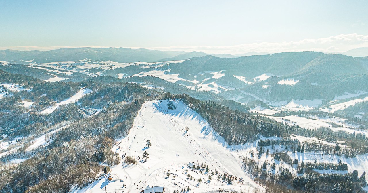 Kilometry tras narciarskich, górki na sanki i kuligi. To idealne miejsce na ferie zimowe dla całej rodziny