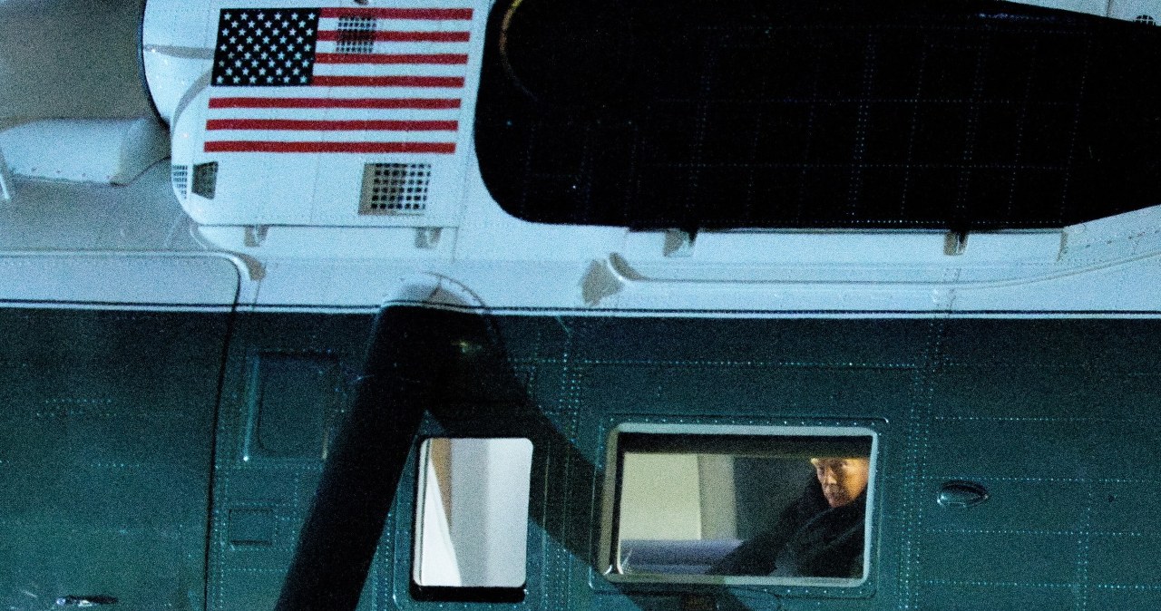 Samolot z Trumpem nagle zawrócony do bazy