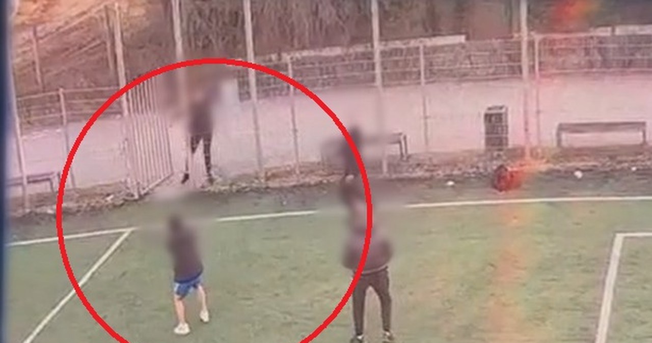 Krwawy finał kłótni na boisku. 19-latek wyciągnął broń