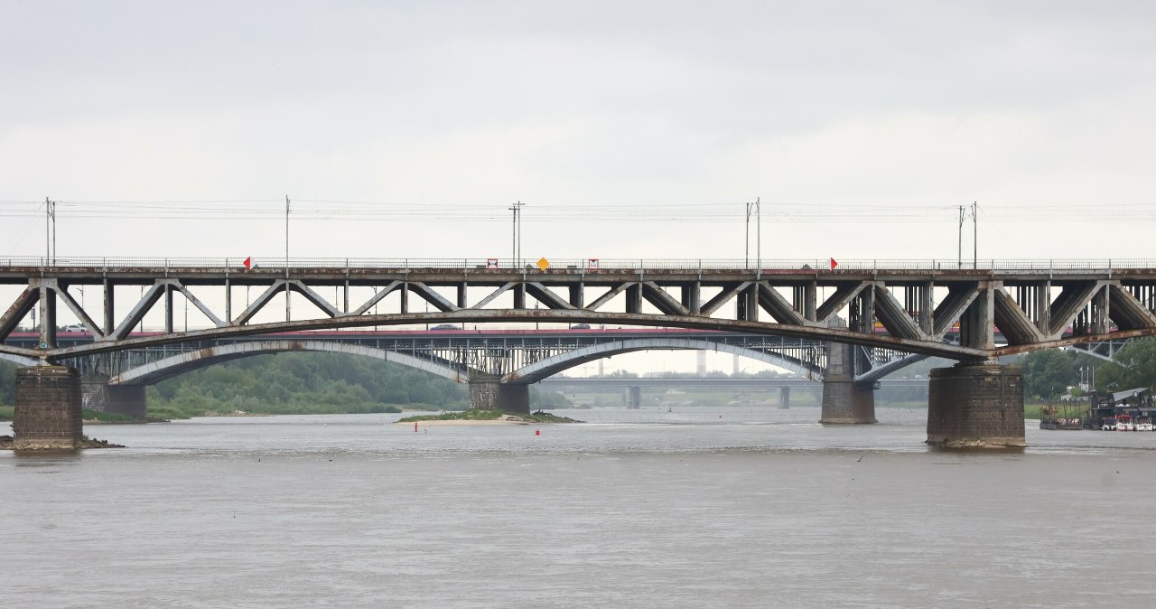 Stracił balans, wpadł do Wisły. To już tydzień poszukiwań