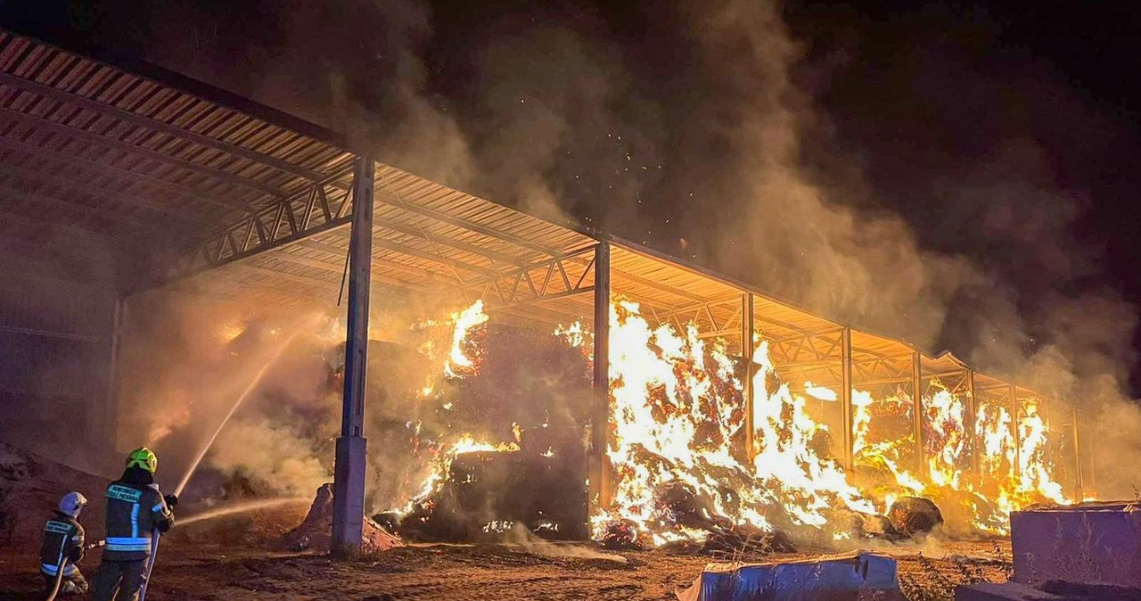 Słoma warta 800 tysięcy złotych poszła z dymem