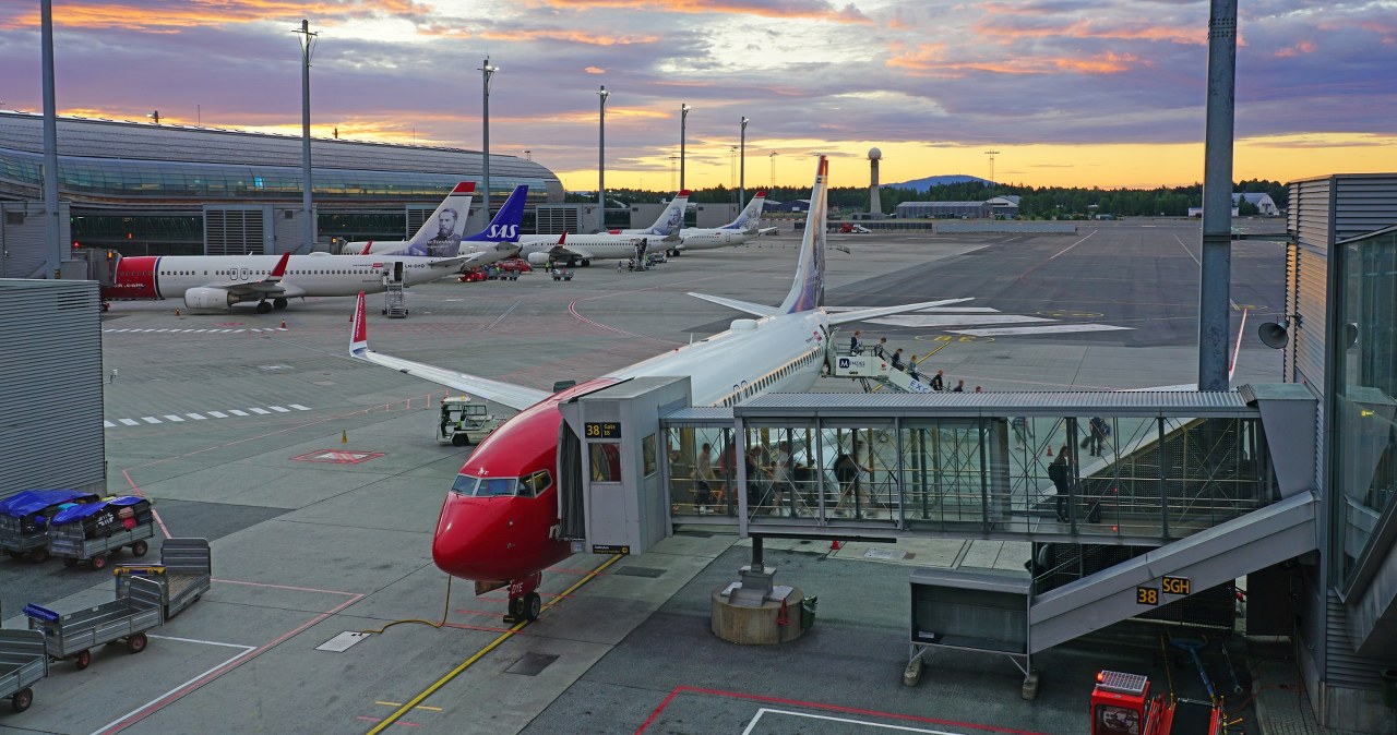 Samolot z Polski musiał czekać na lądowanie. Powodem drony