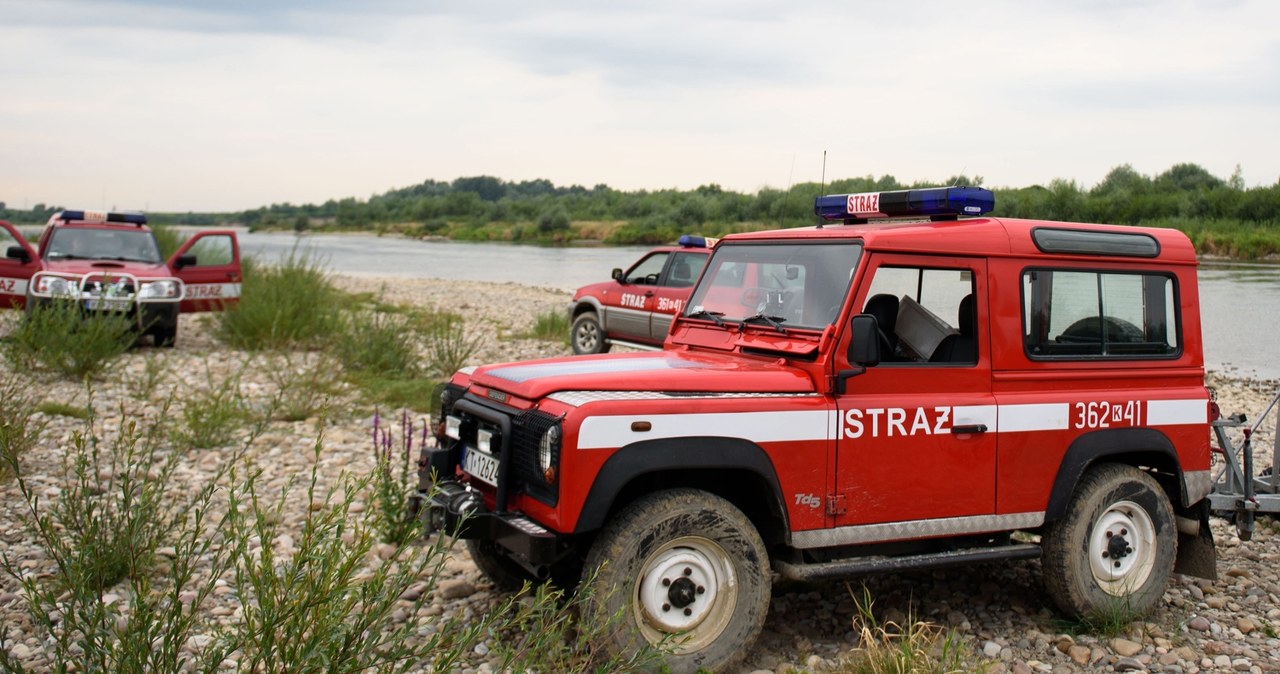 Z wody wyłowiono ciągnik i ciało mężczyzny