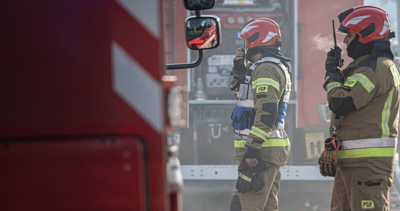 Groźny pożar w Bydgoszczy. Płonie kilkadziesiąt butli z gazem technicznym