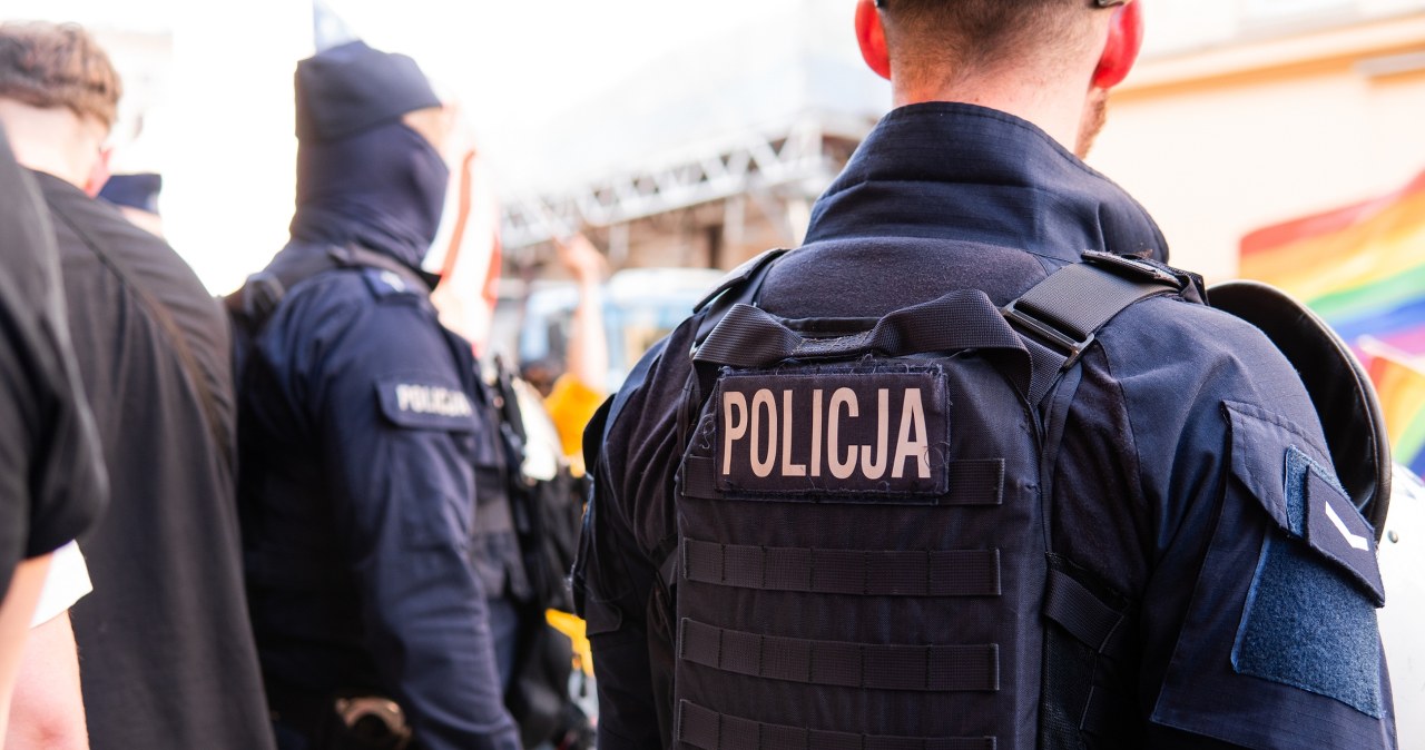 Poszukiwany zabarykadował się w mieszkaniu z dzieckiem. Kontrterroryści w akcji