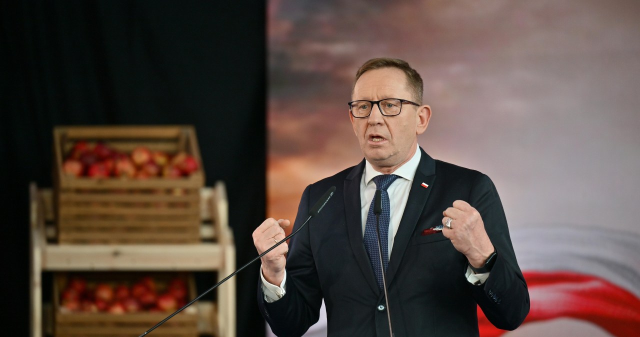 Były minister odwieszony w prawach członka partii