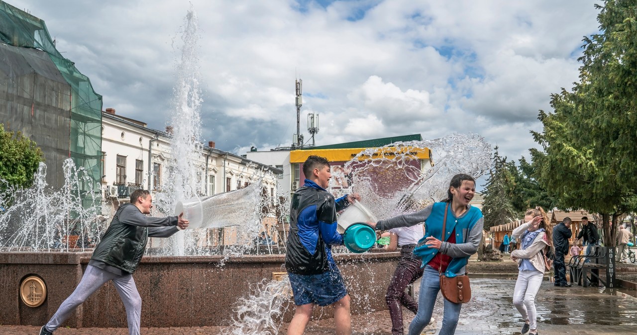 Poniedziałek Wielkanocny 2026. Skąd się wzięła tradycja śmigusa-dyngusa?
