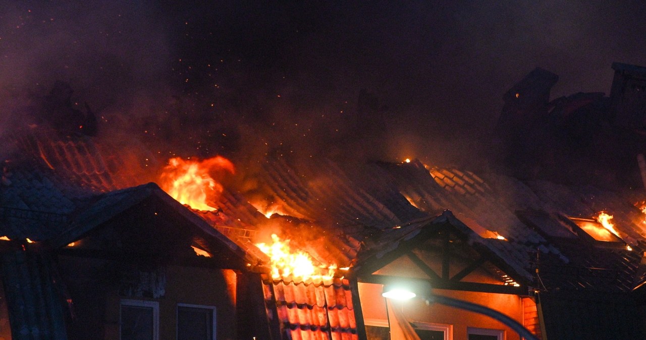 Dramatyczna walka z ogniem w Ząbkach. Zdjęcia i filmy