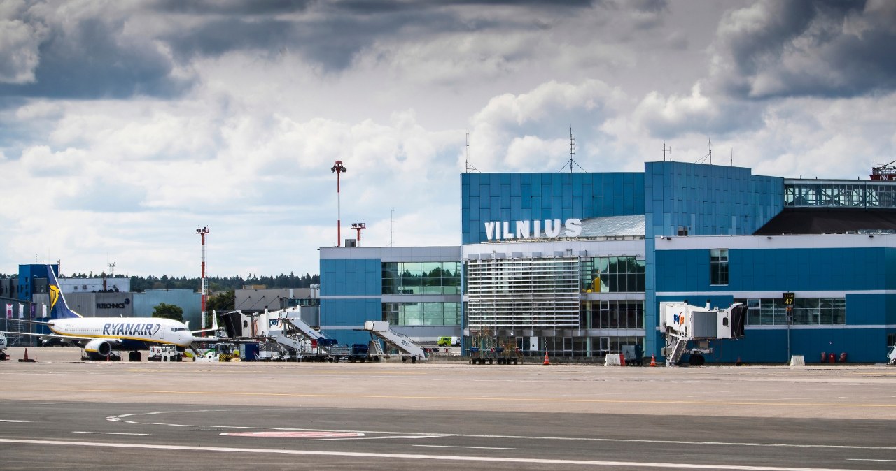 ​Lotnisko w Wilnie ponownie zamknięte. Władze mówią o "ataku hybrydowym"