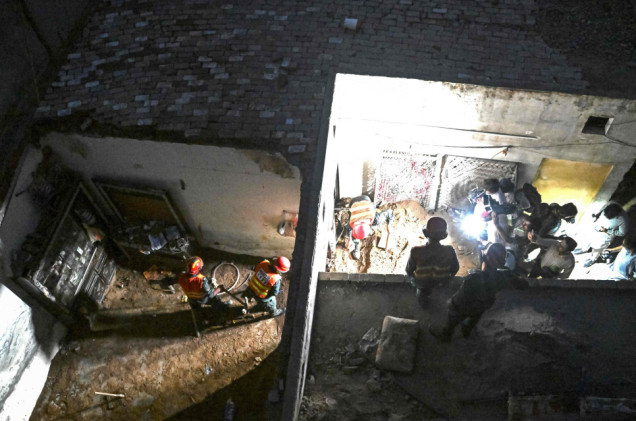 Dramat podczas lekcji w Lahore. Dach runął na dzieci, jest wiele ofiar