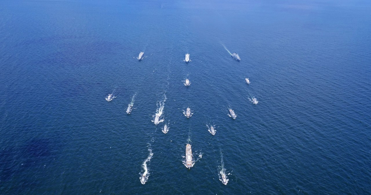 15 okrętów gotowych "niszczyć". USA rozpoczęły blokadę cieśniny Ormuz