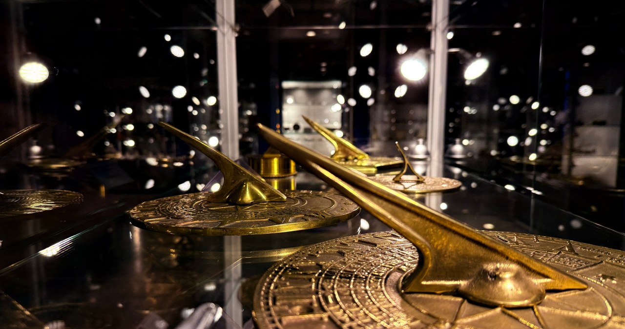 Zegary, które wystrzeliwują armatkami i pilnują graczy. Tego nie zobaczysz nigdzie indziej