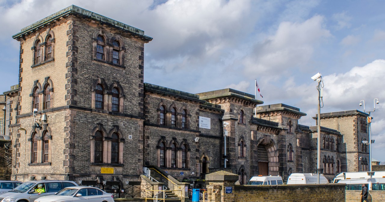 Kolejny więzień zwolniony przez pomyłkę. Trwają poszukiwania