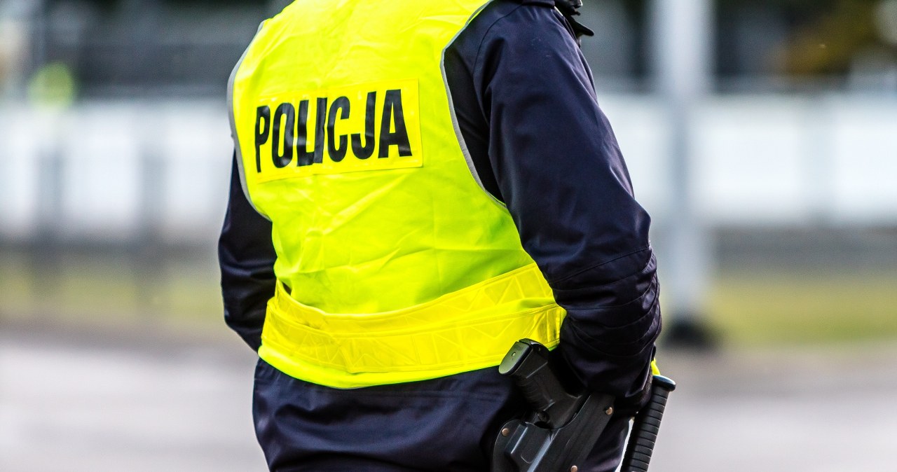 Prokuratura reaguje na intymne spotkania policjanta z dziećmi