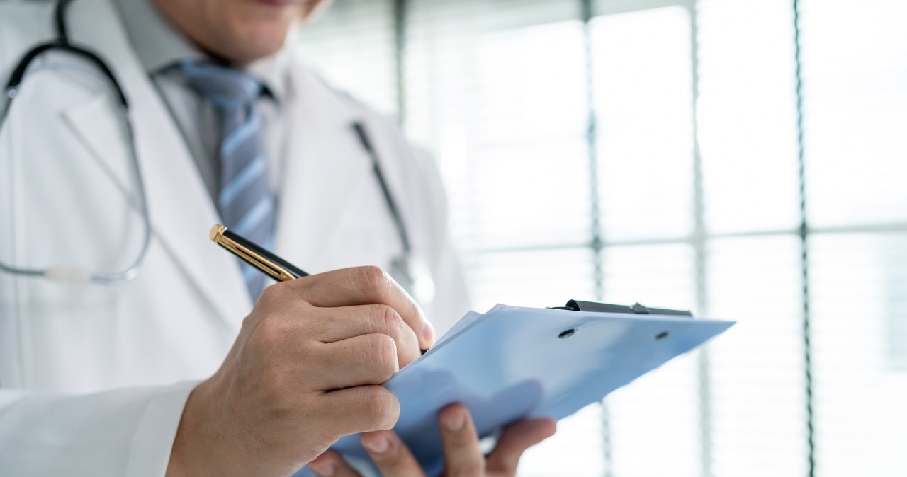 Operowali ją przez pomyłkę, teraz walczy o zdrowie. Skandal w mazowieckich szpitalach