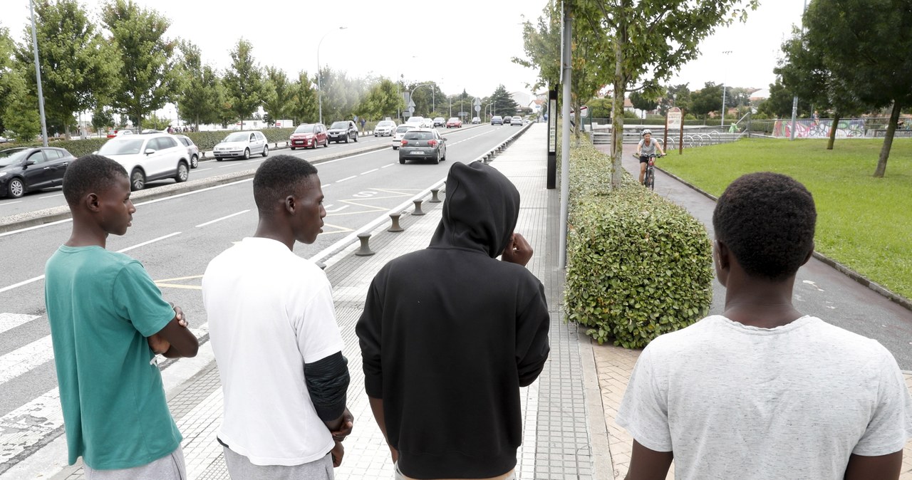 Nielegalni migranci na granicy Hiszpanii i Francji. Co robi policja?